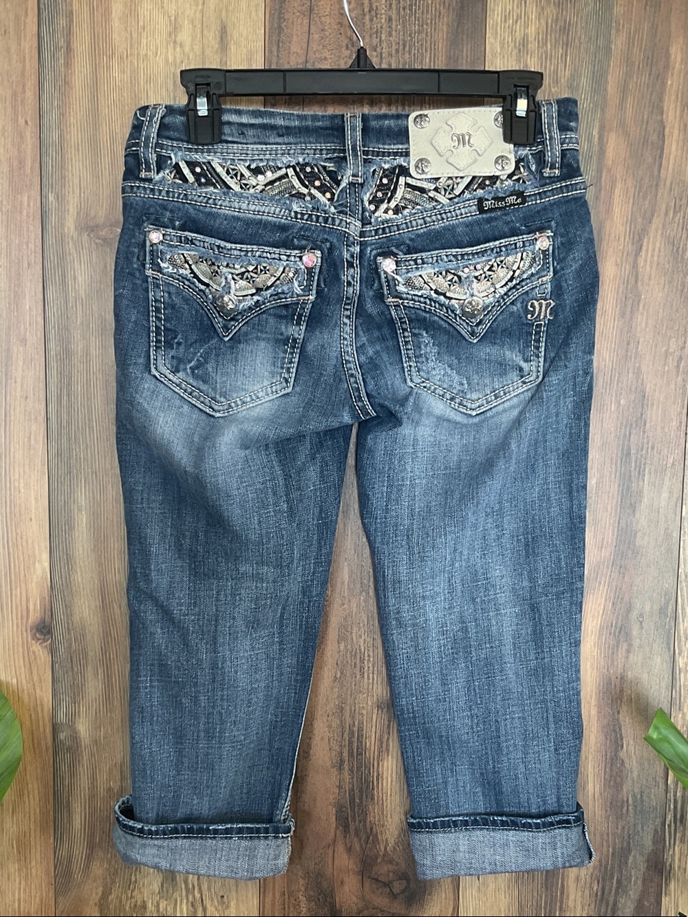 Miss Me Mid Rise Cropped Jeans Capris 26          179B